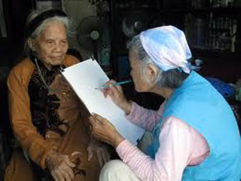 Họa sĩ Đặng Ái Việt miệt mài vẽ Mẹ VNAH.