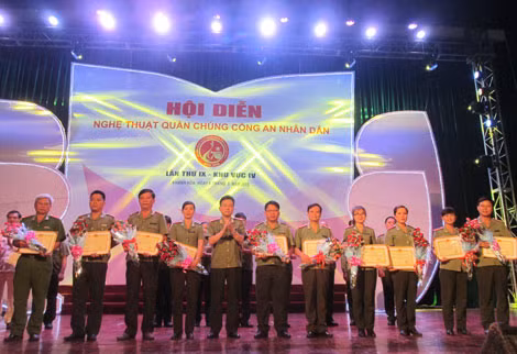 6 Đoàn NTQC được trao giải B.