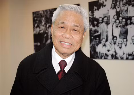 Nhà thơ Vũ Quần Phương.
