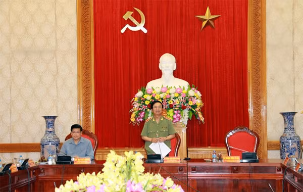 Thượng tướng Đặng Văn Hiếu, Uỷ viên Trung ương Đảng, Phó Bí thư Đảng uỷ CATW, Thứ trưởng Thường trực Bộ Công an phát biểu tại buổi làm việc.