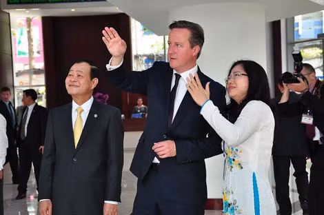 Thủ tướng Vương quốc Anh David Cameron thăm quan Sở GD Chứng khoán TP Hồ Chí Minh.