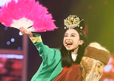 Đức Vĩnh nổi tiếng nhờ khả năng giả gái trong cuộc thi Việt Nam Got Talent.