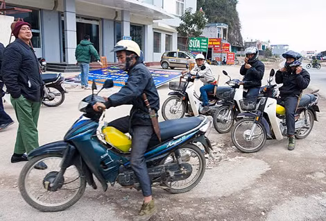 Công việc cũng chẳng có gì là khó khăn, mỗi người chỉ cần mang theo 1 con dao. Công việc cũng chẳng có gì là khó khăn, mỗi người chỉ cần mang theo 1 con dao.
