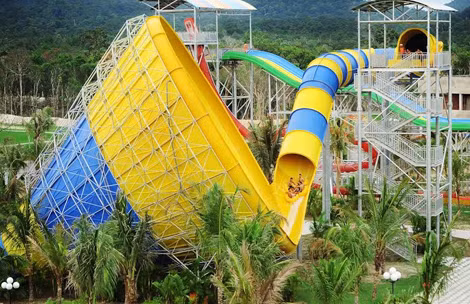 Đường trượt lốc xoáy Tornado khổng lồ.