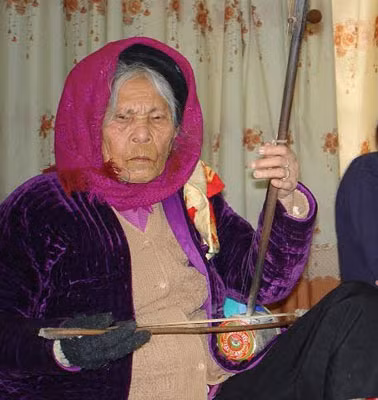 Nghệ nhân hát xẩm Hà Thị Cầu (ảnh: Thanh Hằng).