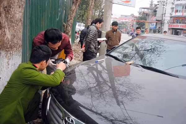 Công an TP Hà Giang khám nghiệm hiện trường truy tìm thủ phạm.