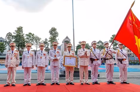 Trường Đại học CSND đón nhận Huân chương Quân công hạng Nhất