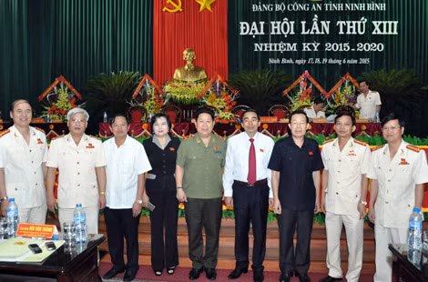 Thứ trưởng Bùi Văn Thành cùng các đại biểu tại Đại hội. Thứ trưởng Bùi Văn Thành cùng các đại biểu tại Đại hội.