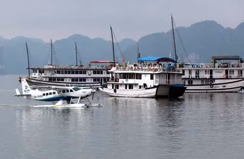 Thủy phi cơ hoạt động tại Hạ Long. Thủy phi cơ hoạt động tại Hạ Long.