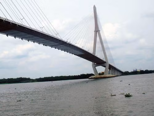Cầu Cần Thơ, nơi nam thanh niên nhảy cầu. Cầu Cần Thơ, nơi nam thanh niên nhảy cầu.
