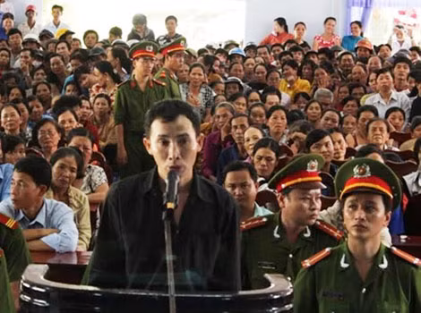 Phiên tòa thu hút sự quan tâm của người dân.
