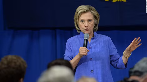 Sự "mất lửa" đang là vấn đề lớn khiến bà Clinton dần mất điểm trước ứng cử viên cùng đảng Bernie Sanders.