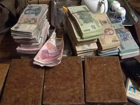 Vật chứng vụ án.