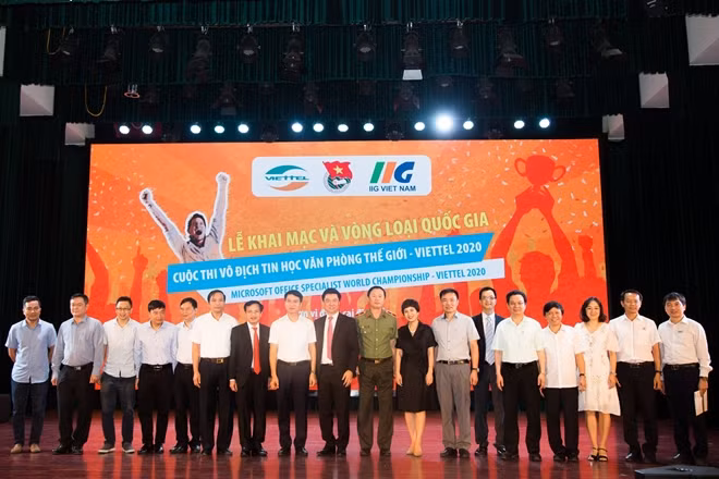 Đại biểu dự lễ khai mạc cuộc thi