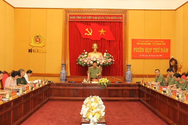 Thứ trưởng Bùi Văn Nam chủ trì phiên họp Tiểu ban An ninh - Y tế lần thứ 5