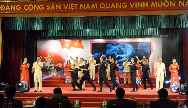 Một số tiết mục nghệ thuật đặc sắc tại Lễ tuyên dương 61 phụ nữ Công an cấp cơ sở xuất sắc