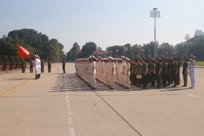 Đoàn đại biểu Đoàn Phụ nữ Công an cấp cơ sở xuất sắc giai đoạn 2015-2020 báo công với Bác những thành tích nổi bật