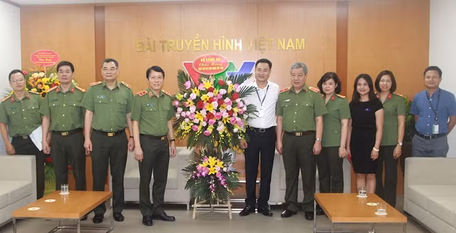 Thứ trưởng Lương Tam Quang chúc mừng Đài truyền hình Việt Nam nhân ngày 21/6