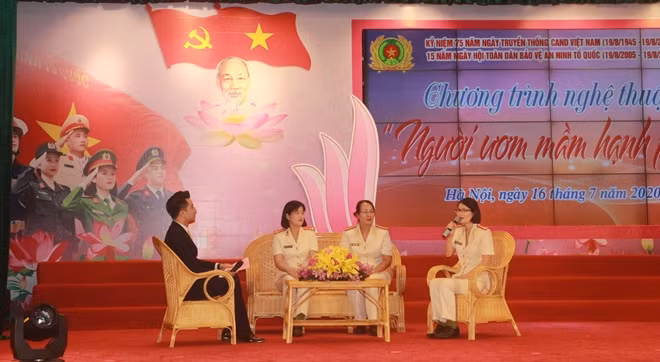 Một số gương phụ nữ Công an cơ sở xuất sắc tham gia chương trình giao lưu tại chương trình