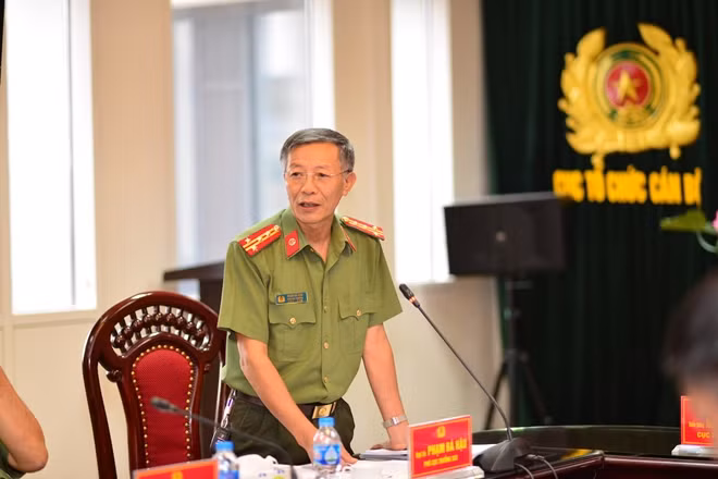 Đại tá Phạm Bá Hậu Thông tin tới các cơ quan báo chí.