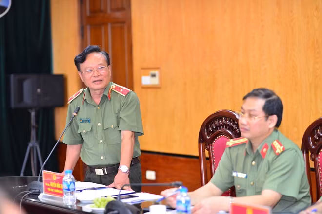 Thiếu tướng Nguyễn Hồng Thái thông tin tới các cơ quan báo chí.