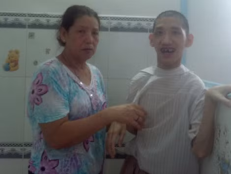 Ngoài việc gia đình, chăm sóc bé Q., bà Ngọc còn khổ tâm với cậu con trai 34 tuổi.