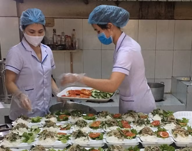 Bữa ăn được chuẩn bị chu đáo.
