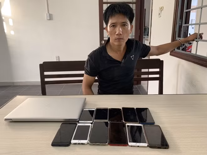 Đối tượng Nguyễn Sỹ Hưng và tang vật bị thu giữ