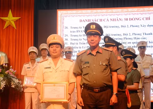 Người đàn ông dân tộc Sán Dìu vinh dự được Bộ trưởng Bộ Công an tặng bằng khen ảnh 2