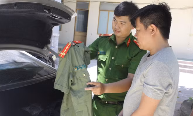 Bộ trang phục An ninh Quí khai đã đặt mua trên mạng