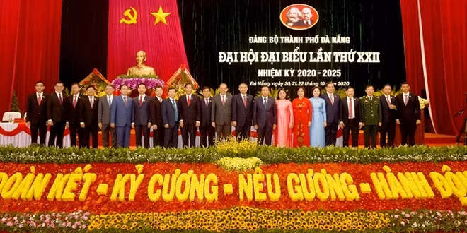 Các đại biểu gặp gỡ, chụp ảnh lưu niệm tại Đại hội