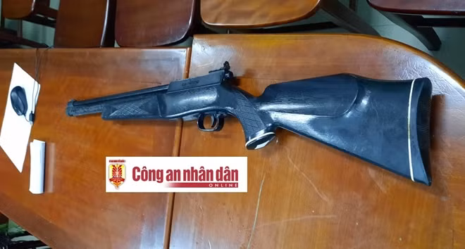 Khẩu súng thu được từ một đối tượng trong vụ án