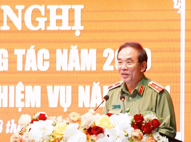 Thiếu tướng Vũ Xuân Viên, Giám đốc Công an TP Đà Nẵng báo cáo kết quả công tác năm 2020