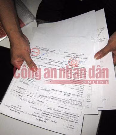 Các tài liệu liên quan đến việc tham ô hơn 3,5 tỷ đồng của Hoàng Thị Phương Lan.