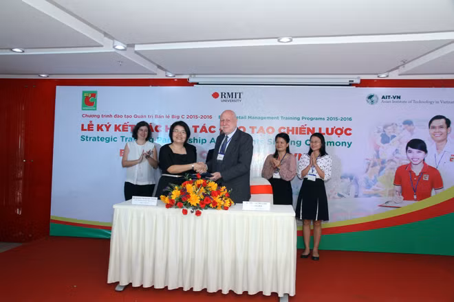 Đại diện hệ thống siêu thị Big C ký kết các hợp tác đào tạo chiến lược với Đại học RMIT Việt Nam và Học viện AIT Việt Nam.