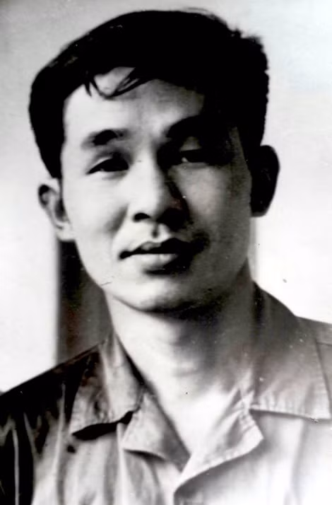 Nhà văn Bùi Bình Thi khi còn trẻ.