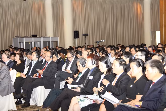 Các đại biểu tham gia hội nghị.