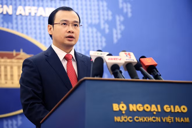 Người phát ngôn Bộ Ngoại giao Lê Hải Bình. Người phát ngôn Bộ Ngoại giao Lê Hải Bình.