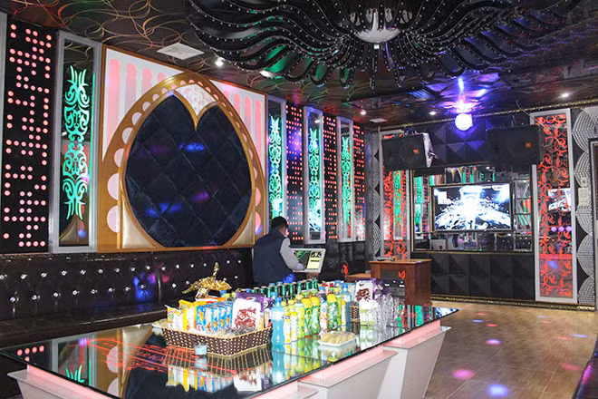 Một phòng hát tại karaoke Long Quy được trang bị âm thanh, ánh sáng hiện đại