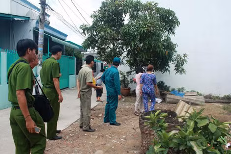 Thi thể bé sơ sinh giới tính nữ được phát hiện trong sọt rác.