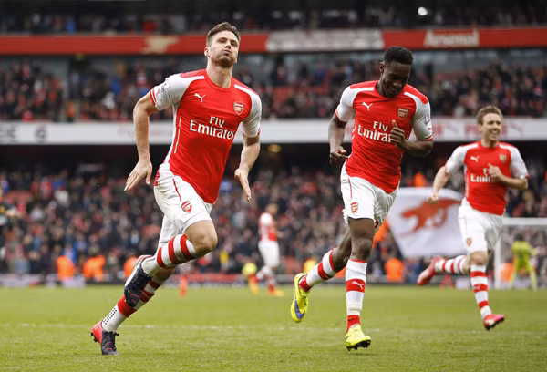 Giroud (ngoài cùng bên trái) thi đấu rất ấn tượng trận này. Ảnh: Reuters.