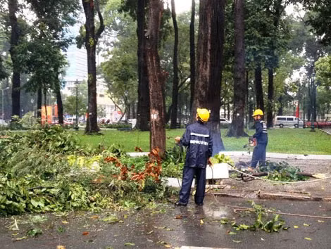 Một số hình ảnh những sự cố trong cơn mưa chiều 4/9.