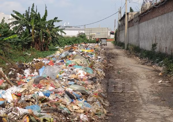 Rác thải tại một làng nghề