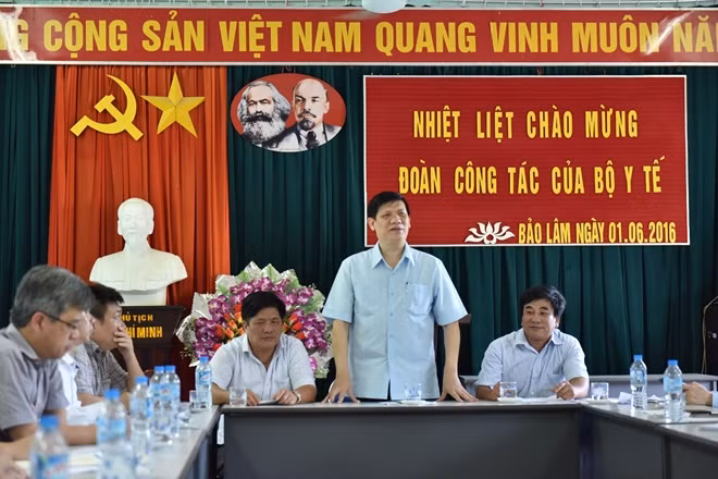 GS.TS. Nguyễn Thanh Long, Thứ trưởng Bộ Y tế kiểm tra công tác phòng, chống dịch CoxsackieA6 tại huyện Bảo Lâm