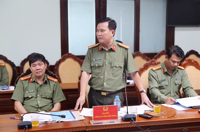 Đại tá Hồ Văn Mười – Giám đốc Công an tỉnh Đắk Nông phát biểu tại hội nghị.
