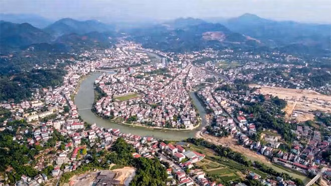 Khu trung tâm TP Cao Bằng được bao quanh bởi các con sông.
