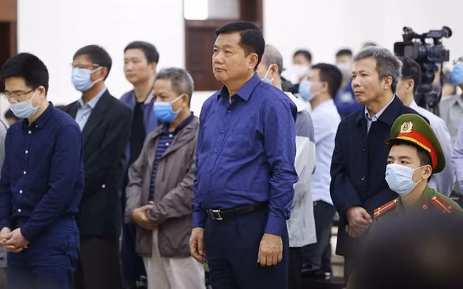 Bị cáo Đinh La Thăng và đồng phạm tại phiên tòa sơ thẩm.