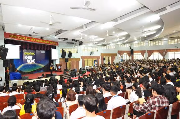 Các khán phòng chương trình đi qua luôn kín chỗ ngồi.