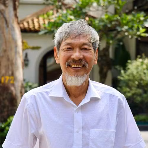 Nhà văn Văn Chinh.