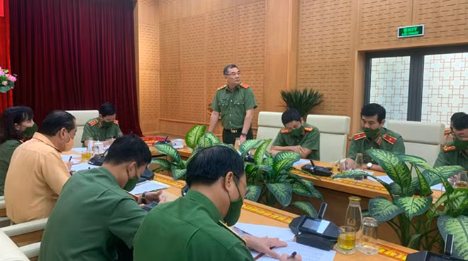 Trung tướng Tô Ân Xô, Chánh Văn phòng Bộ Công an phát biểu tại cuộc họp.
